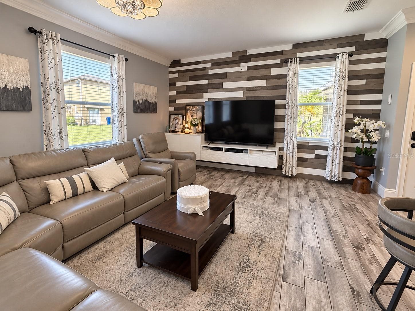 Spacious living room with decorative accent wall - 3998 PEMBERLY PINES CIR, ST CLOUD