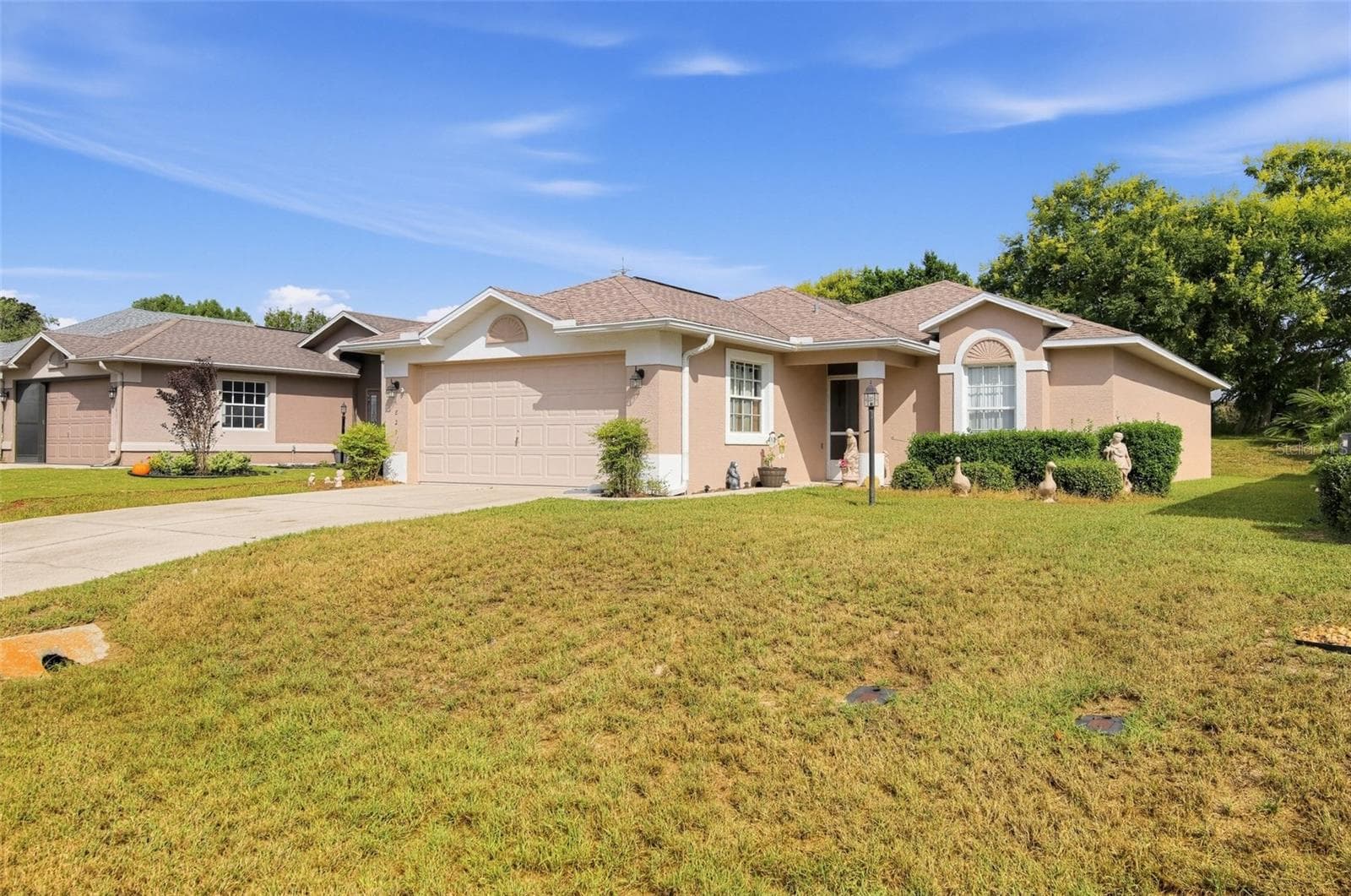 1827 W NICOLE DR