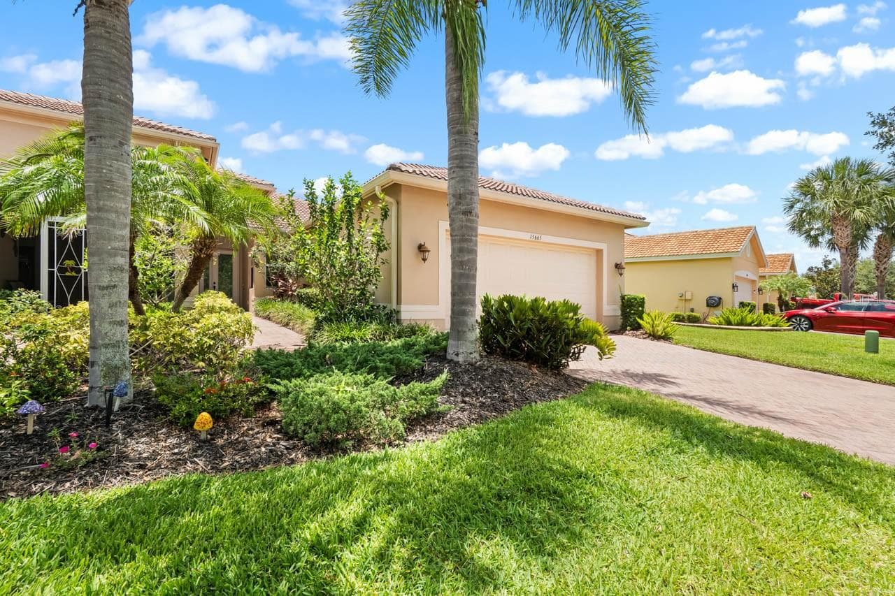 Front of House - 15665 AURORA LAKE CIR, WIMAUMA