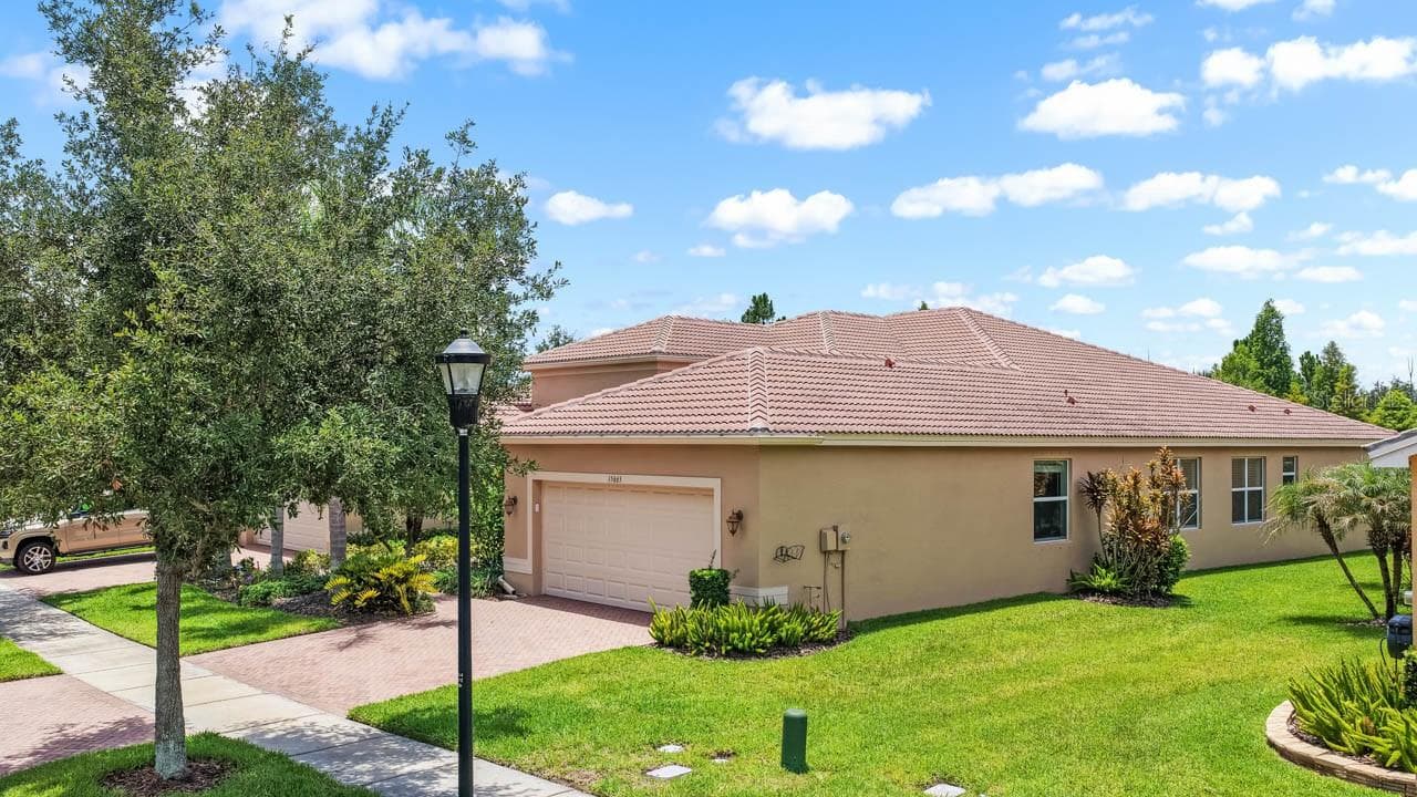 Front side of house - 15665 AURORA LAKE CIR, WIMAUMA