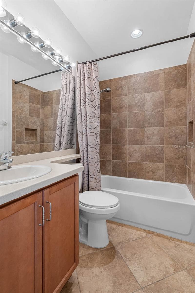 Bathroom II - 15665 AURORA LAKE CIR, WIMAUMA