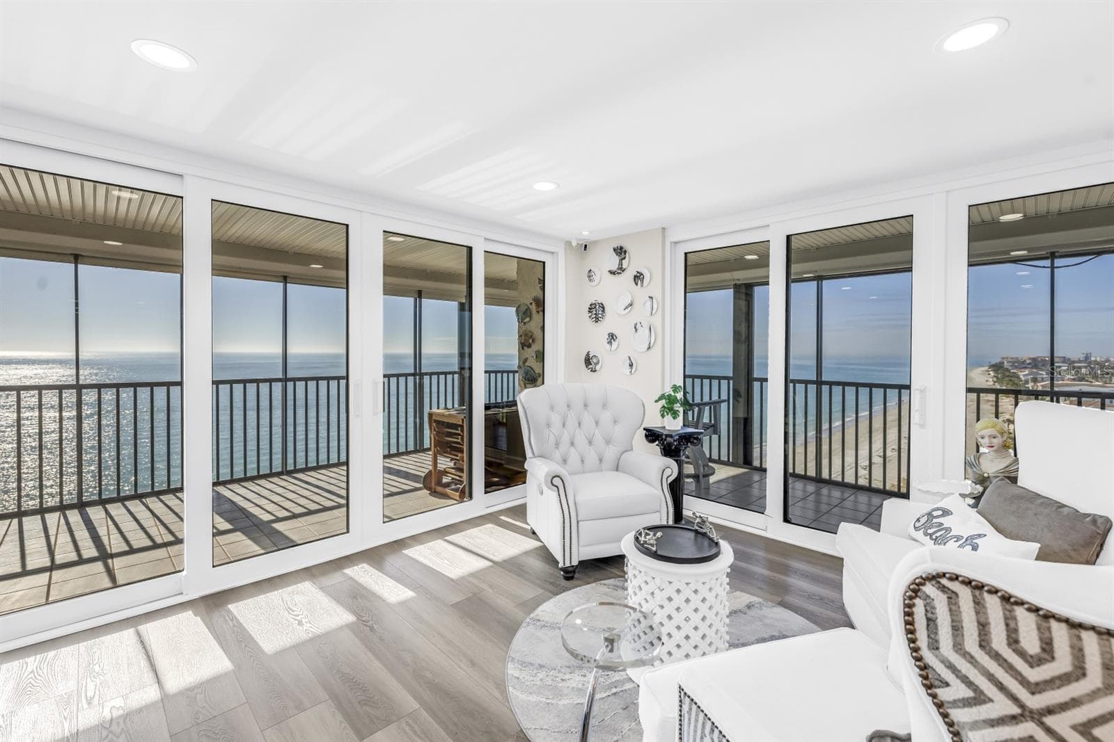 Entertain With the Gulf as Your Backdrop - 15462 GULF BLVD #1006, MADEIRA BEACH