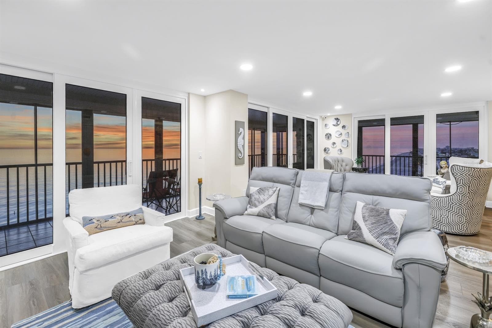 Where evenings end in color and calm - 15462 GULF BLVD #1006, MADEIRA BEACH