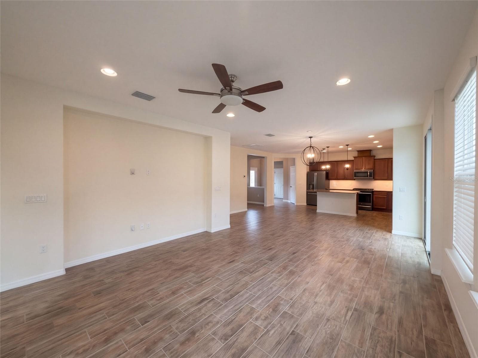 Single Family Residence at 394 ALCOVE DR, GROVELAND, photo 3 of 24