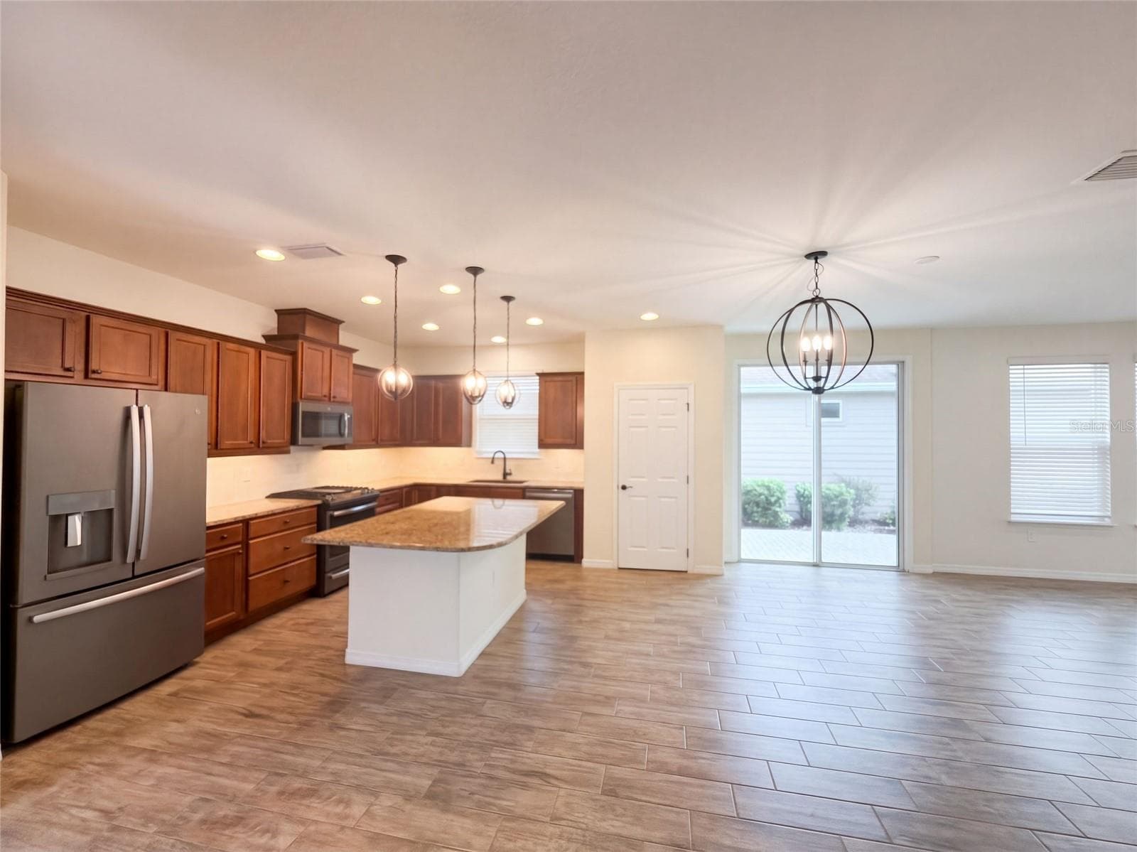 Single Family Residence at 394 ALCOVE DR, GROVELAND, photo 6 of 24
