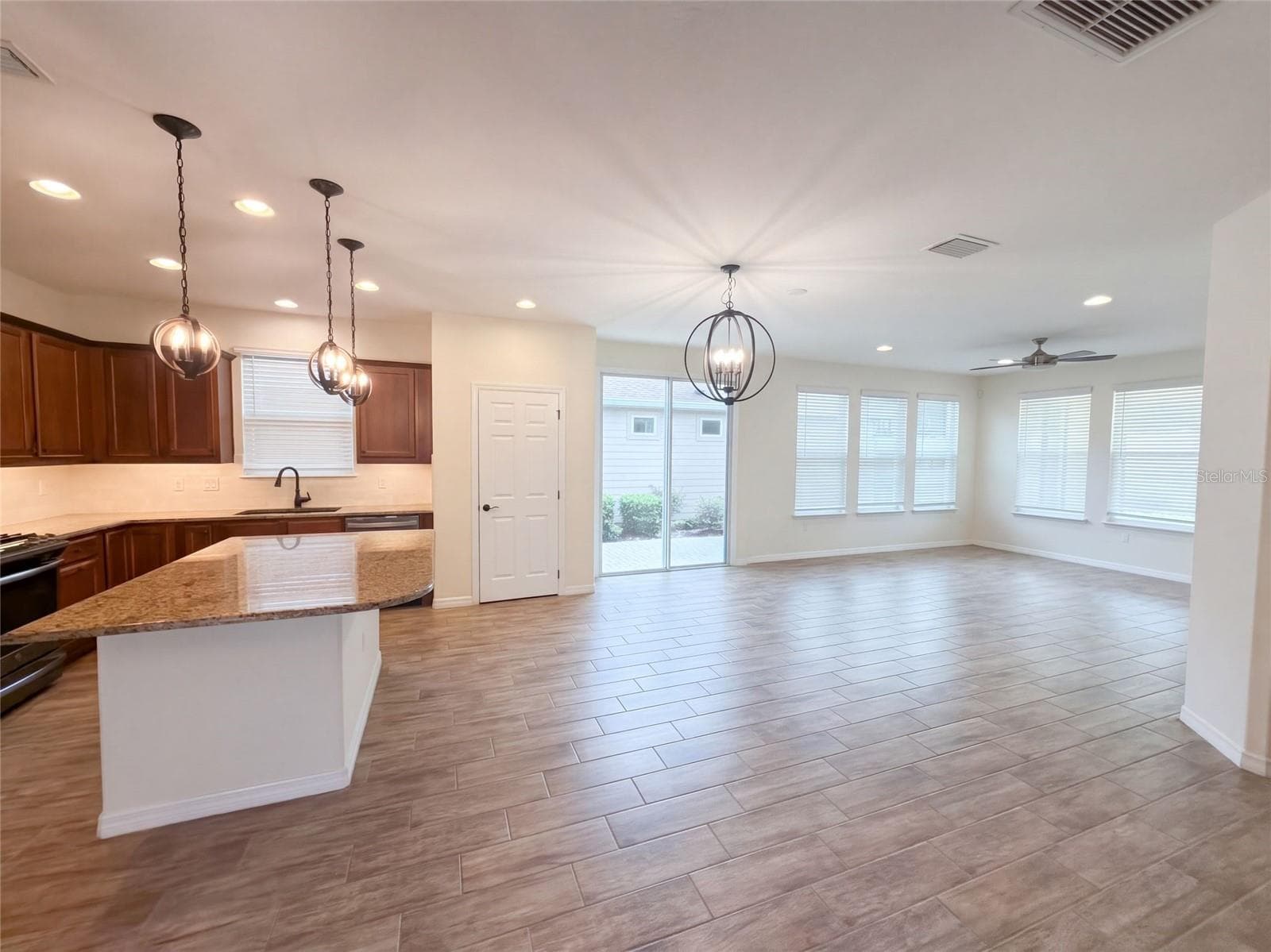 Single Family Residence at 394 ALCOVE DR, GROVELAND, photo 9 of 24