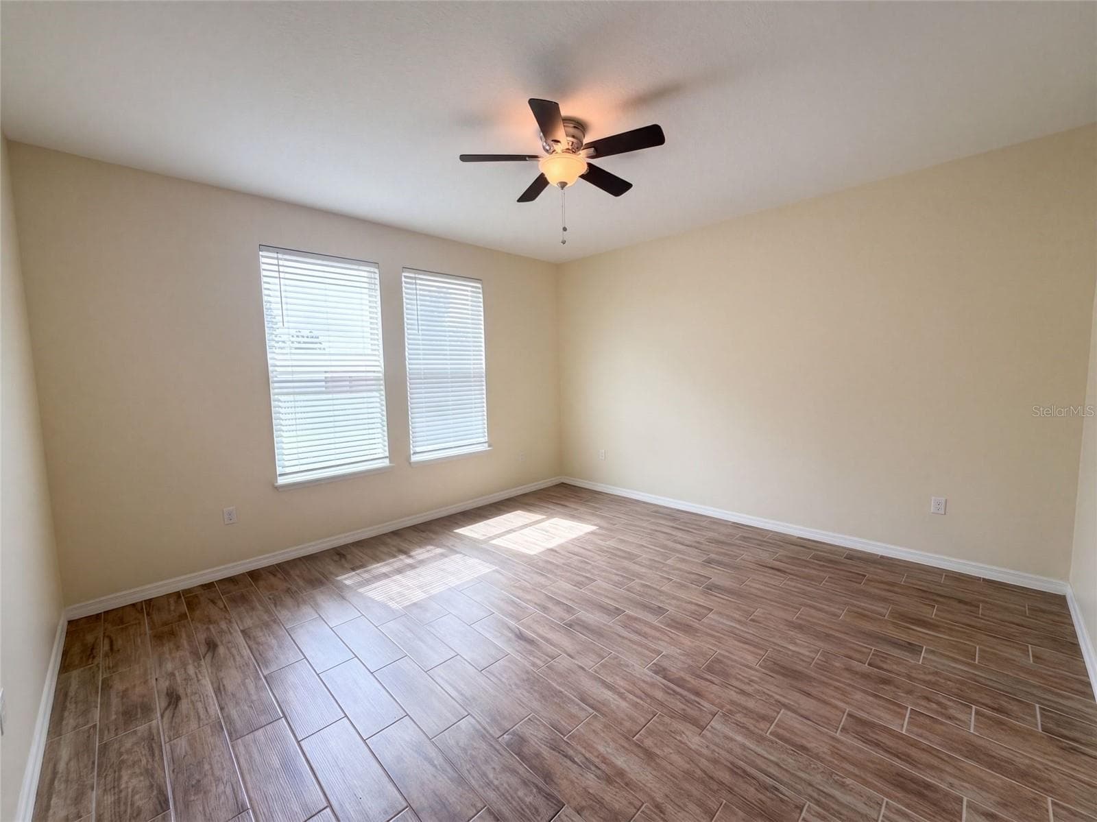 Single Family Residence at 394 ALCOVE DR, GROVELAND, photo 14 of 24