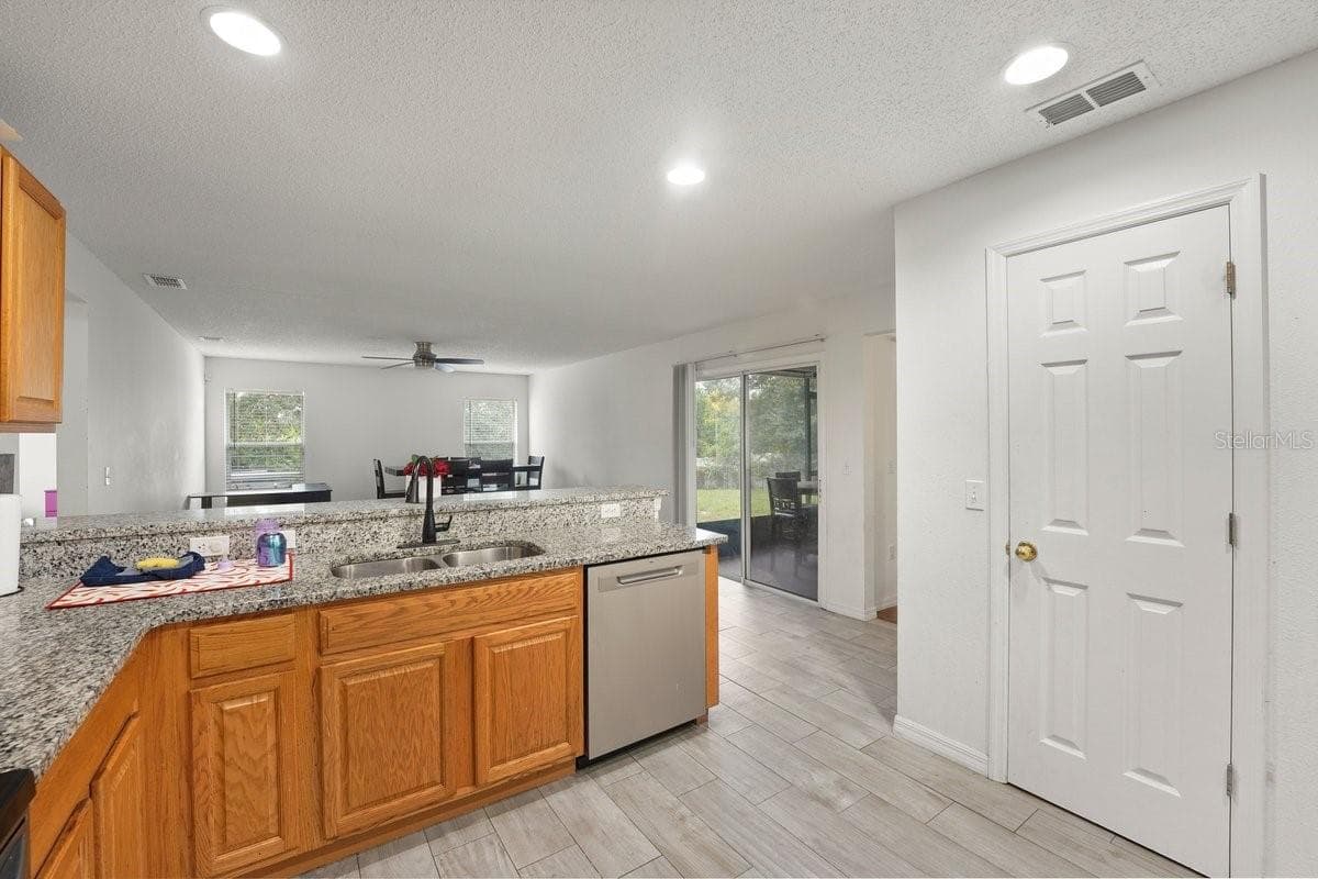 Single Family Residence at 1725 HERNANDO AVE, DELTONA, photo 10 of 31