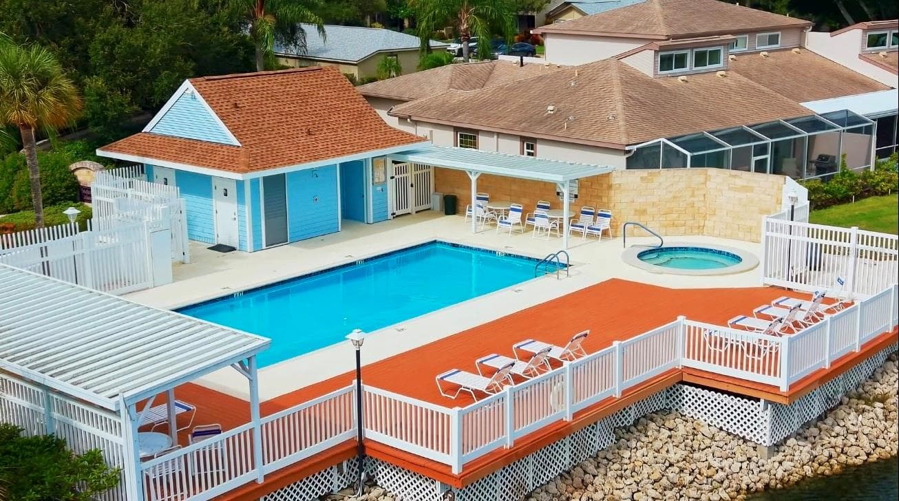 Community pool/spa only two units down from home - 4621 HIDDEN VIEW PL #27, SARASOTA
