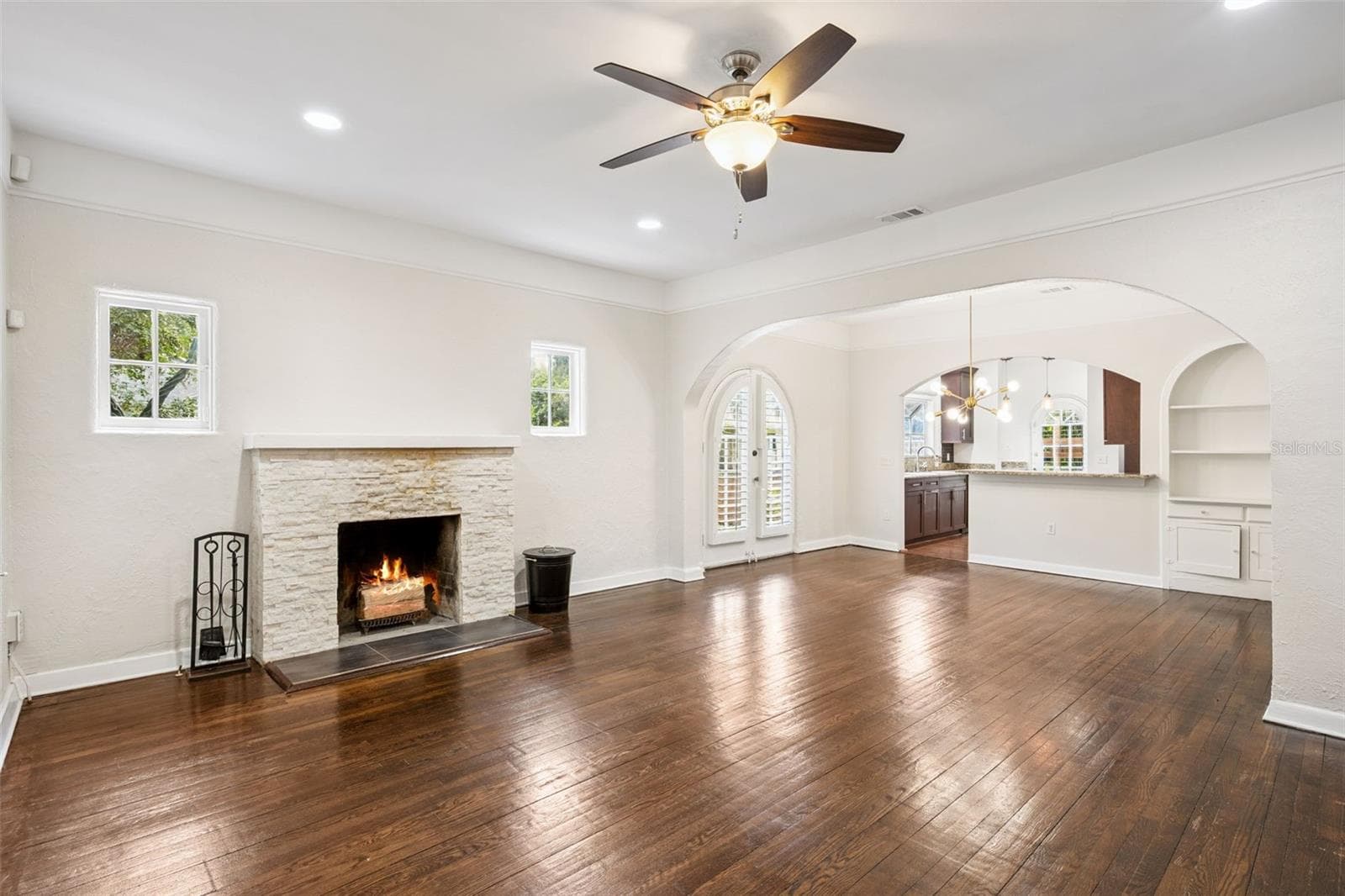 Living Room view towards kitchen - 215 S LAWSONA BLVD, ORLANDO