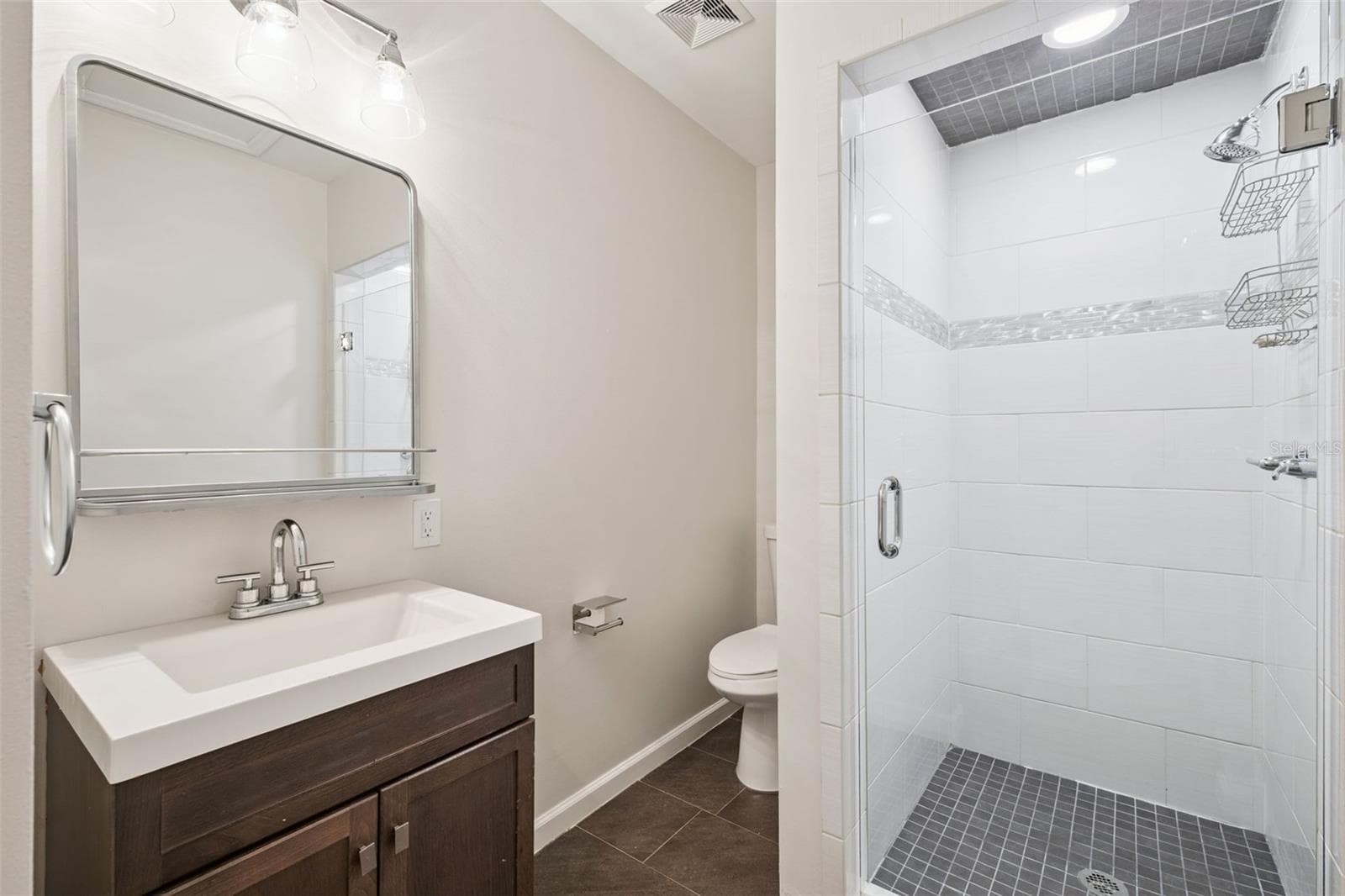 Hall Bathroom - 215 S LAWSONA BLVD, ORLANDO