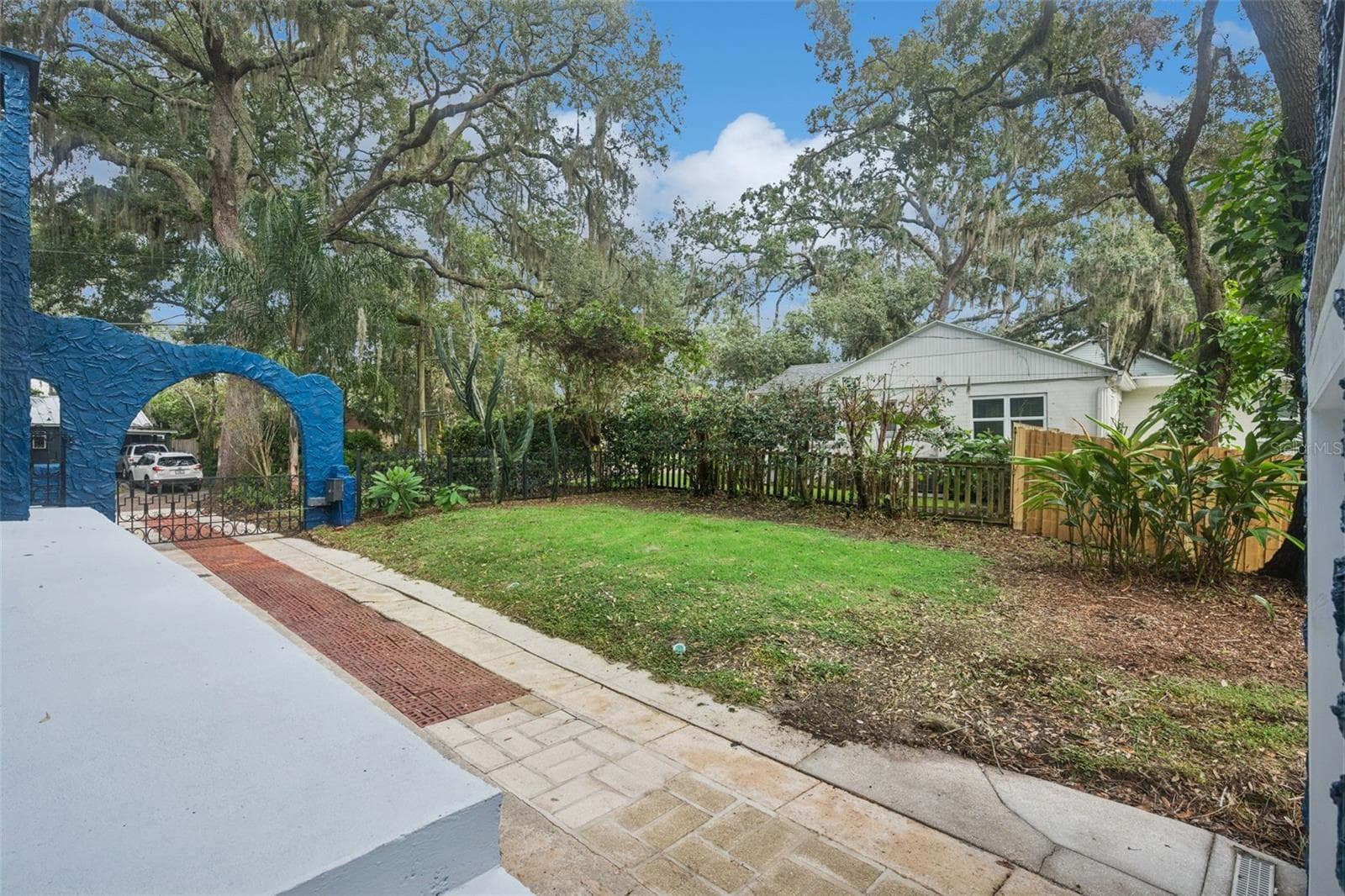 Lawn and view towards S. Lawsona Blvd. - 215 S LAWSONA BLVD, ORLANDO