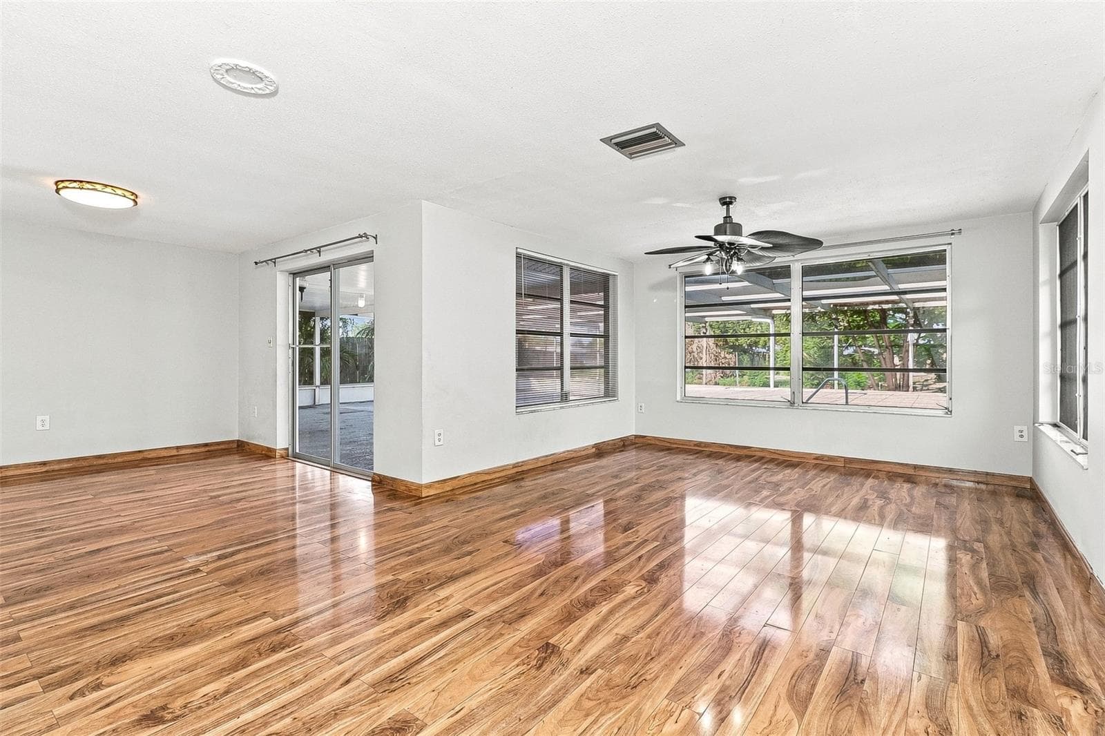 Single Family Residence at 10121 OLEANDER DR, PORT RICHEY, photo 3 of 21