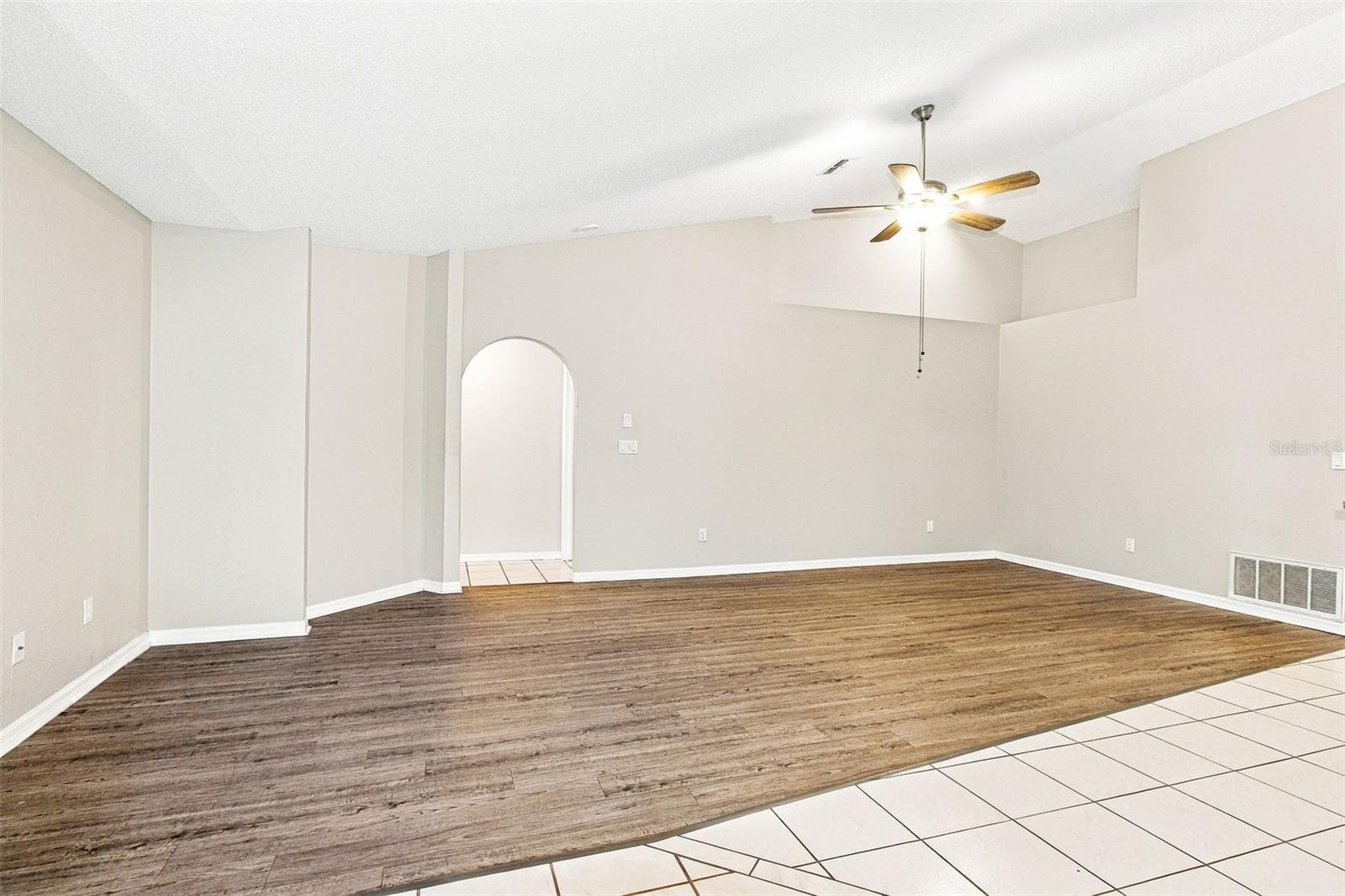 Single Family Residence at 4415 LAS PALMAS AVE, SPRING HILL, photo 5 of 21
