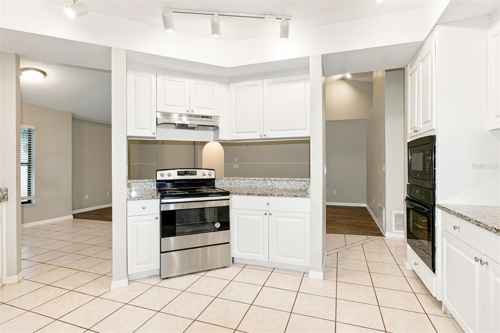 Single Family Residence at 4415 LAS PALMAS AVE, SPRING HILL, photo 6 of 21