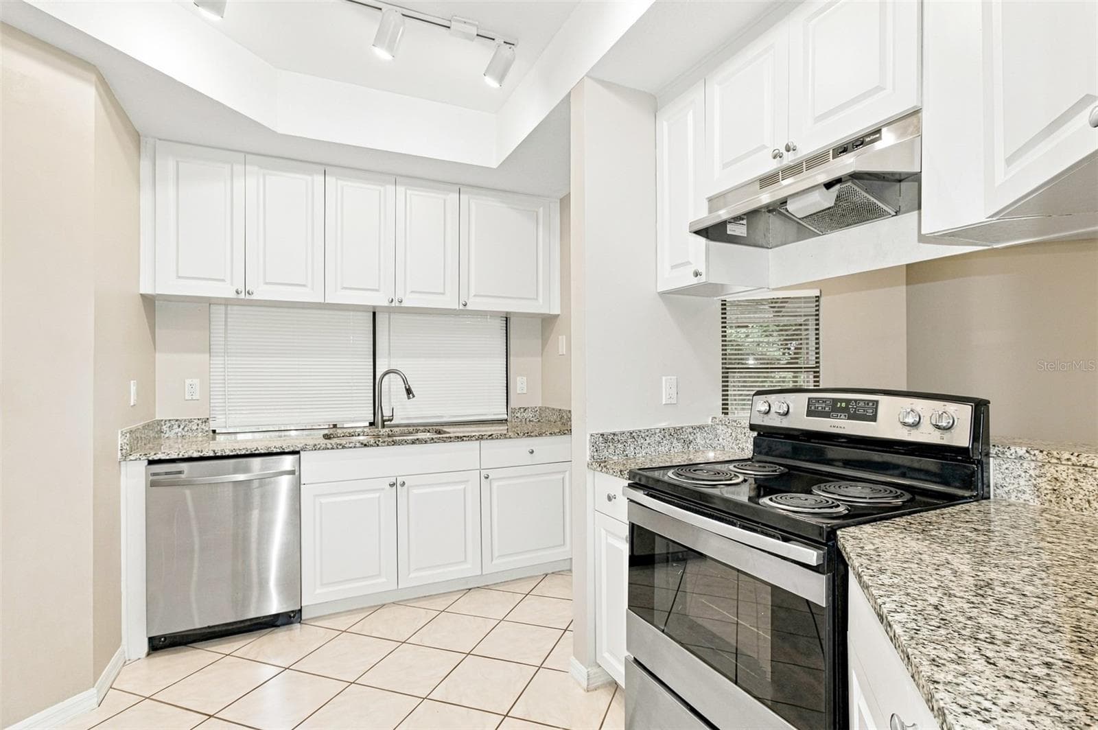 Single Family Residence at 4415 LAS PALMAS AVE, SPRING HILL, photo 7 of 21