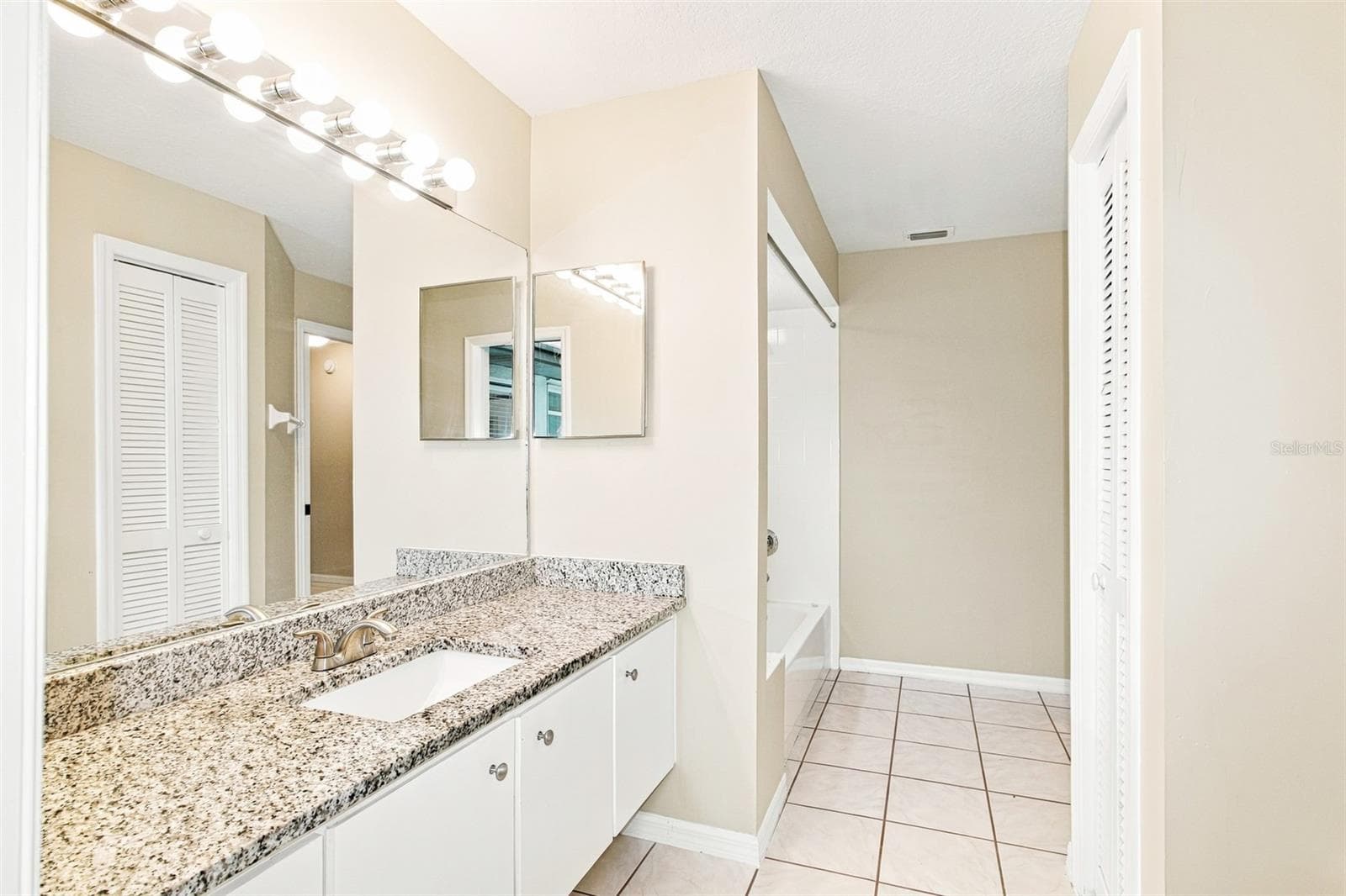 Single Family Residence at 4415 LAS PALMAS AVE, SPRING HILL, photo 16 of 21