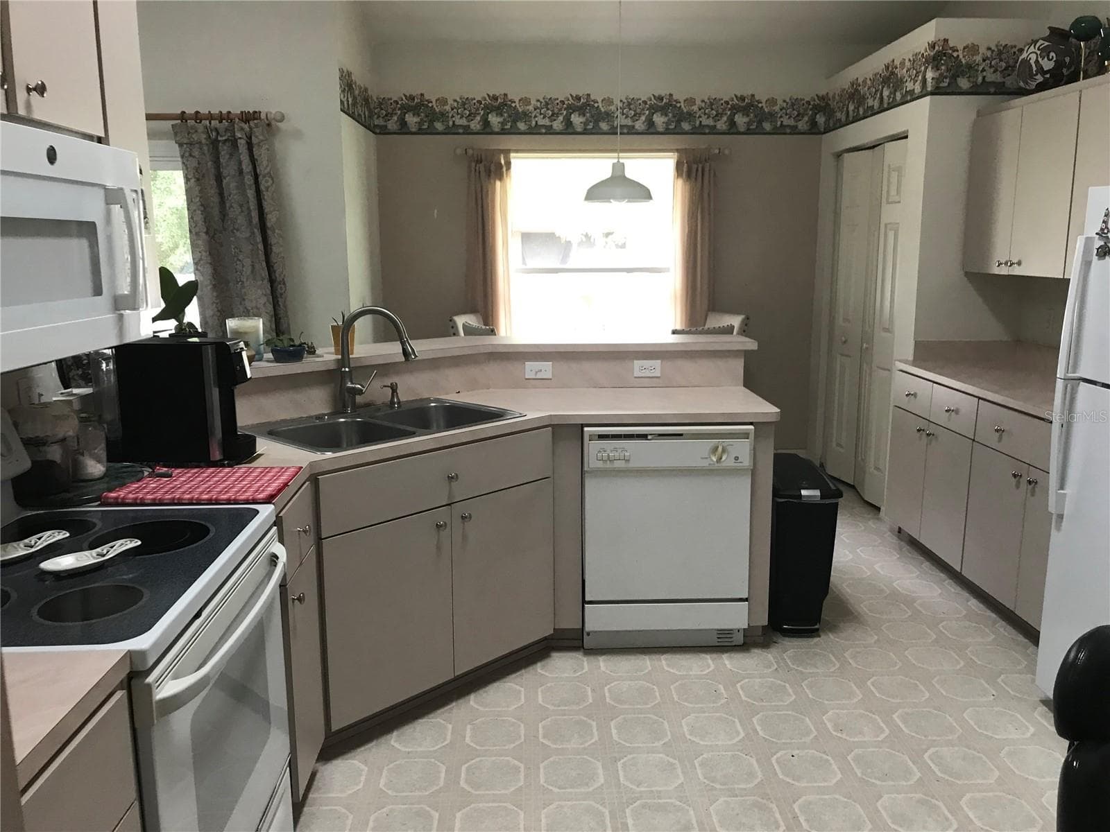 kitchen - 4328 NW 36TH TER, GAINESVILLE