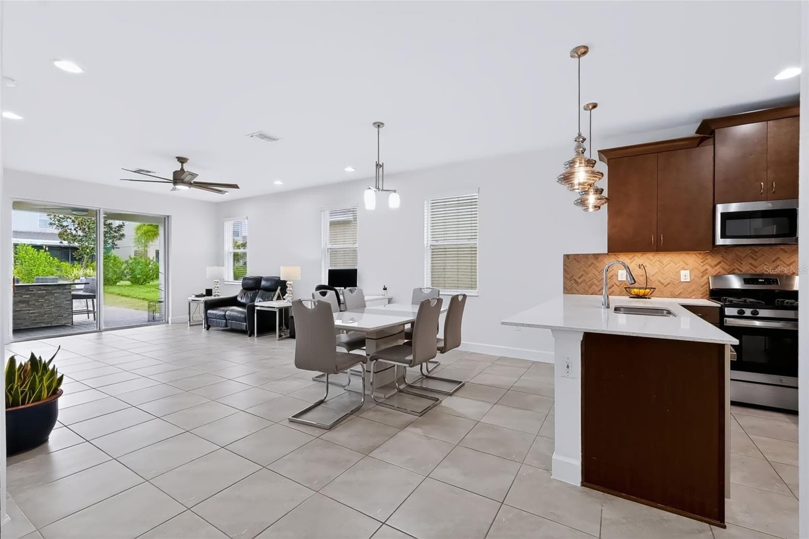 Single Family Residence at 6118 VOYAGERS PL, APOLLO BEACH, photo 19 of 46