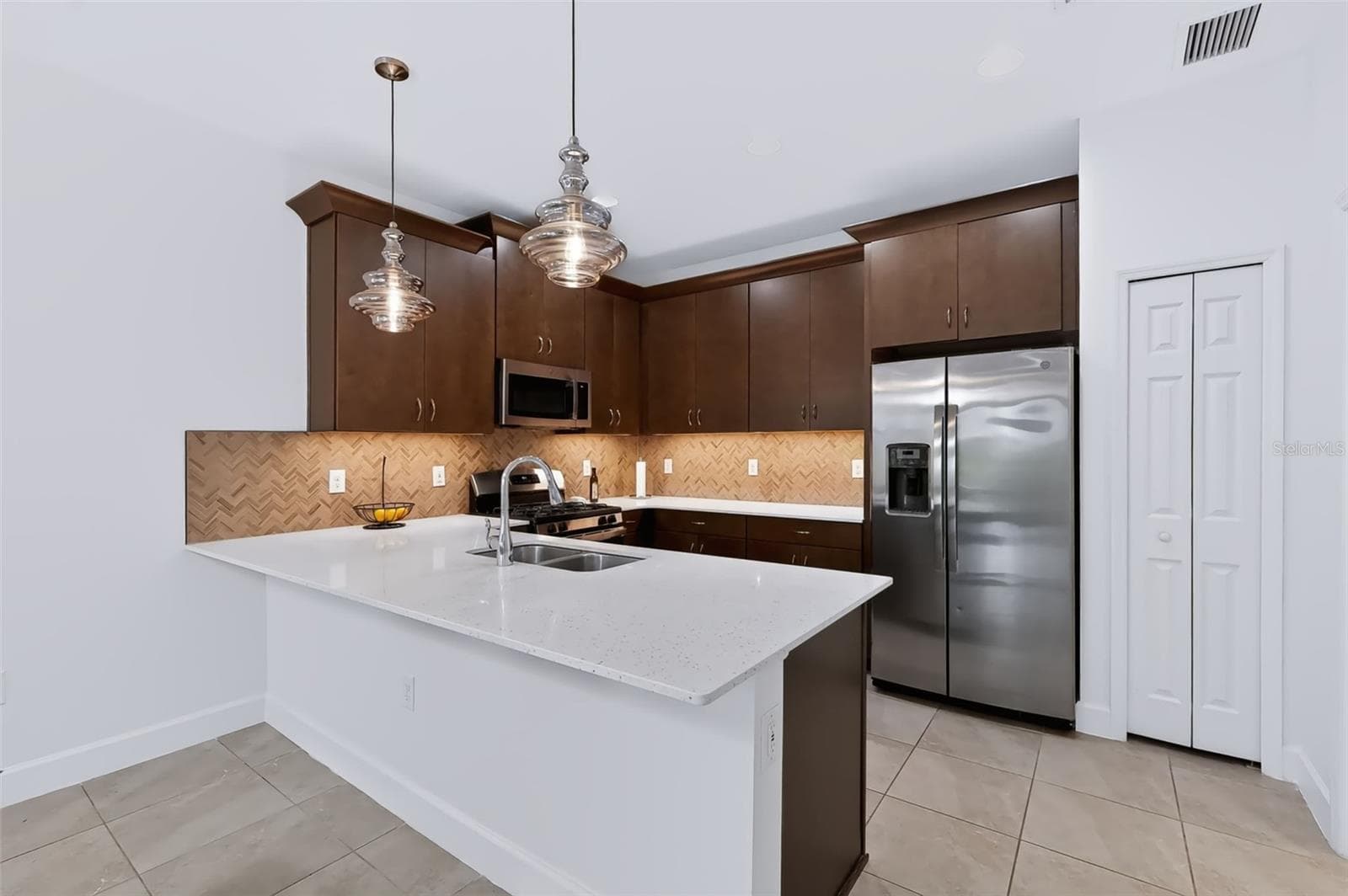 Single Family Residence at 6118 VOYAGERS PL, APOLLO BEACH, photo 20 of 46