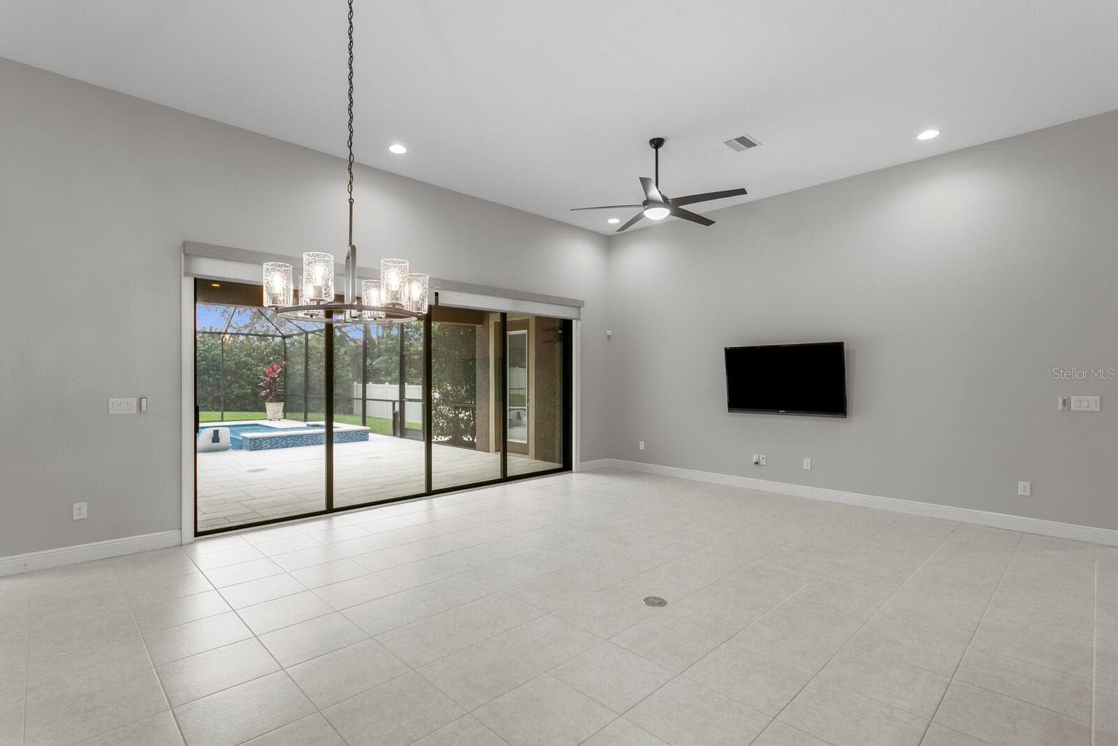 Single Family Residence at 821 FLORESTA ST, BRANDON, photo 17 of 100