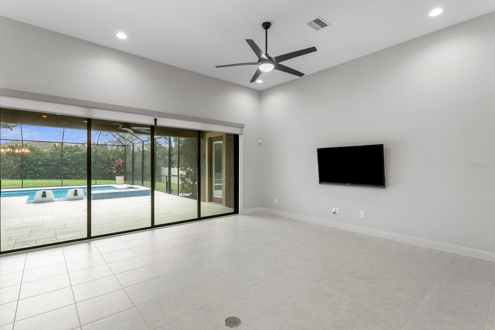 Single Family Residence at 821 FLORESTA ST, BRANDON, photo 18 of 100