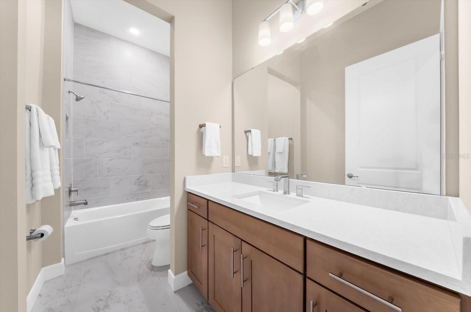 Ensuite bathroom in the front bedroom - 10716 SARATOGA PL, PARRISH