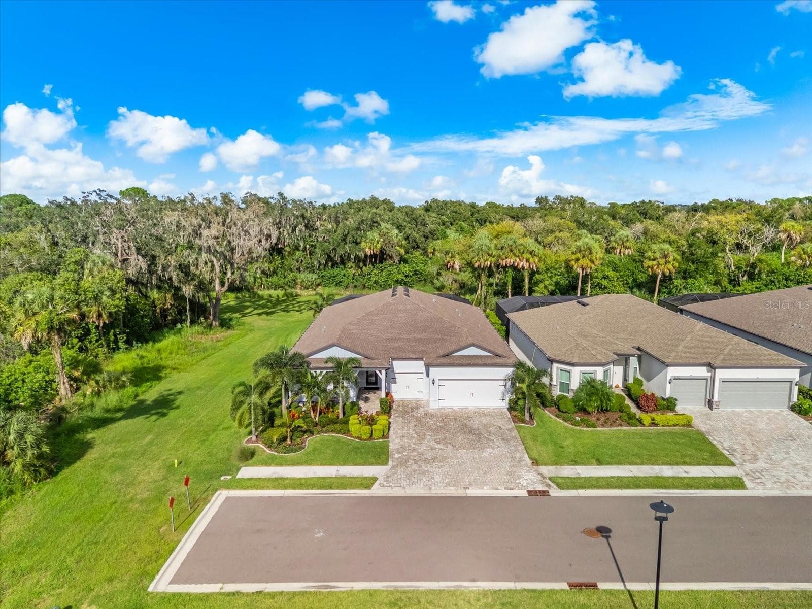 One of a kind... primo lot in the Del Webb community. Located on a dead end street with beautiful views! - 10716 SARATOGA PL, PARRISH