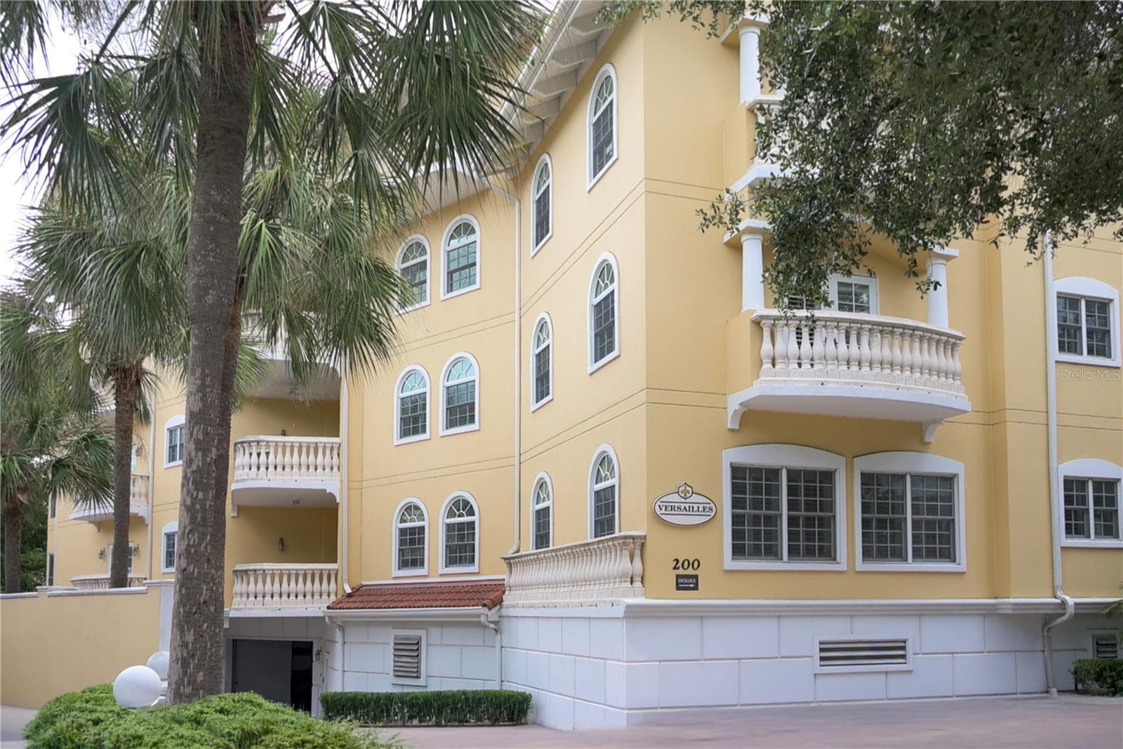 200 S INTERLACHEN AVE #350