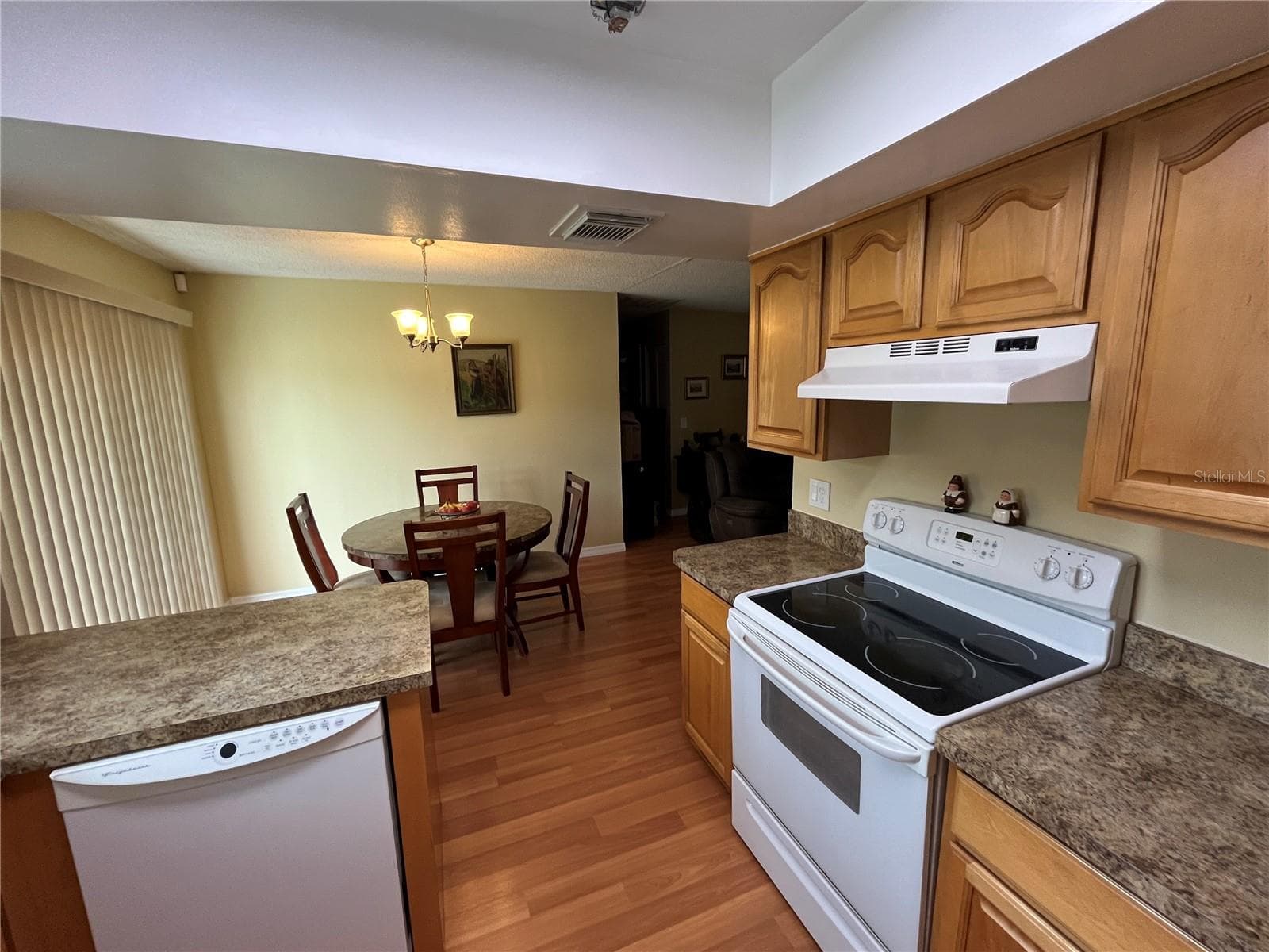 Single Family Residence at 220 MISSISSIPPI WOODS LN, ORLANDO, photo 14 of 42