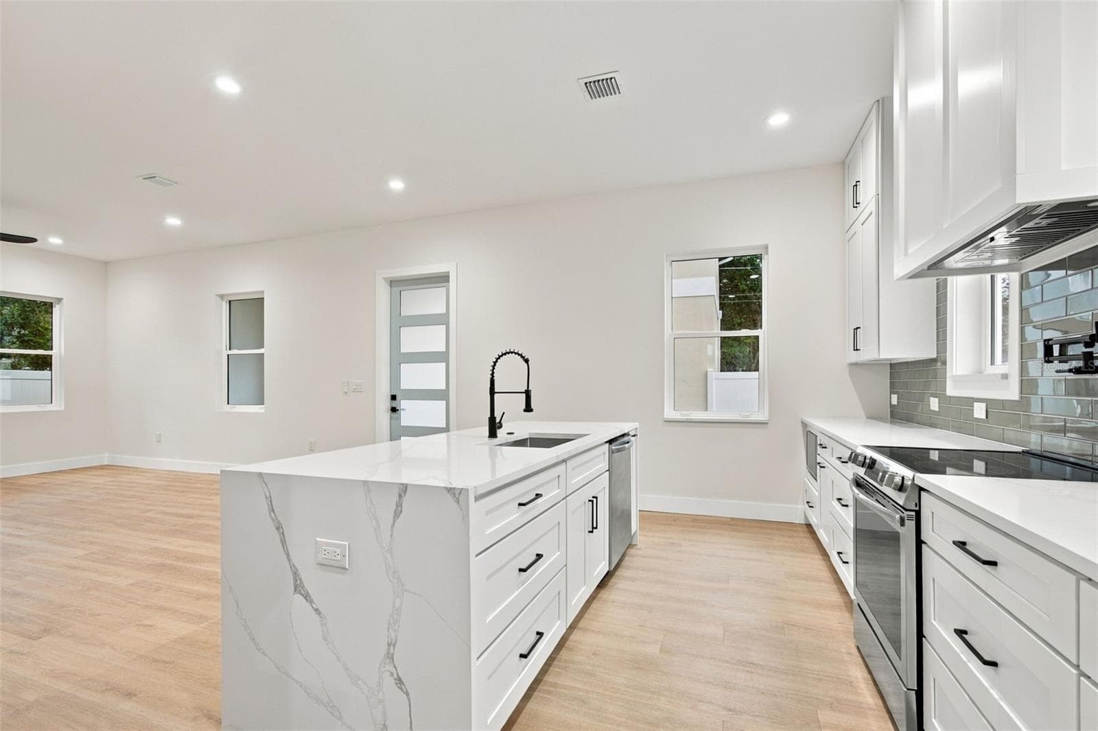 Single Family Residence at 5620 3RD AVE N, ST PETERSBURG, photo 12 of 97