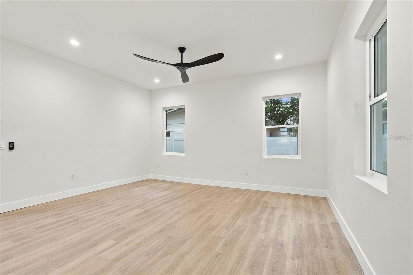 Single Family Residence at 5620 3RD AVE N, ST PETERSBURG, photo 21 of 97