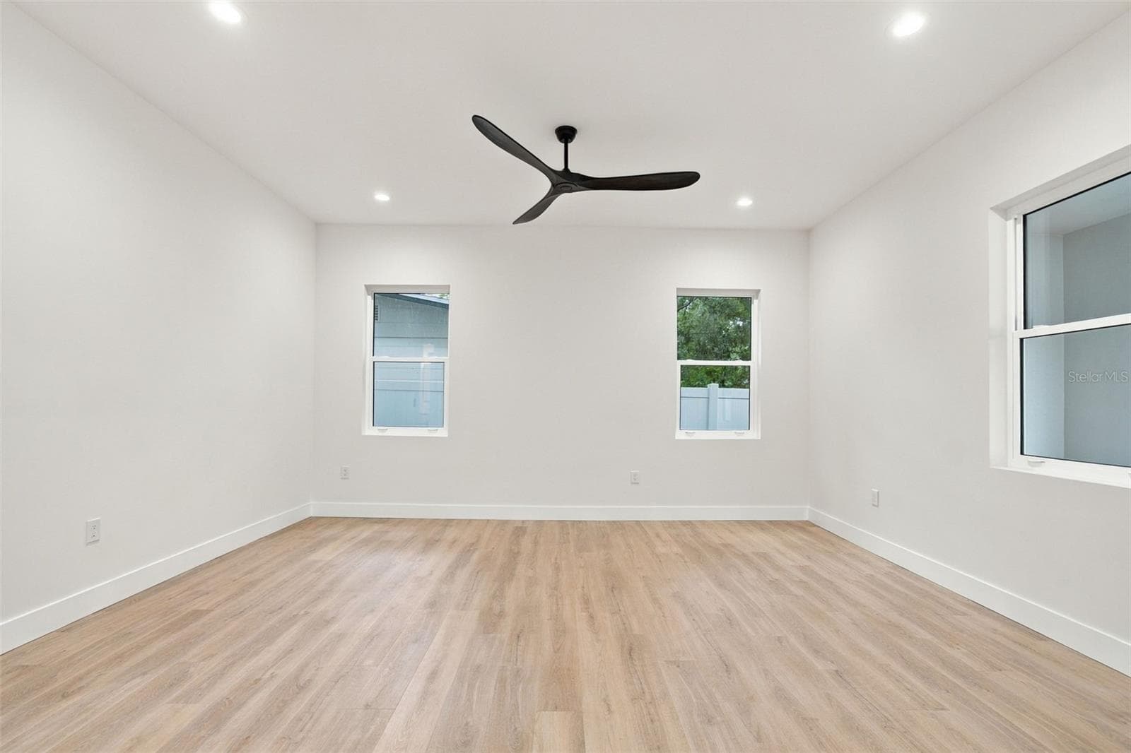 Single Family Residence at 5620 3RD AVE N, ST PETERSBURG, photo 22 of 97