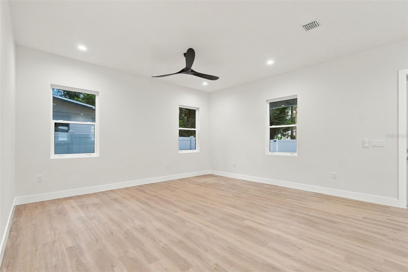 Single Family Residence at 5620 3RD AVE N, ST PETERSBURG, photo 23 of 97