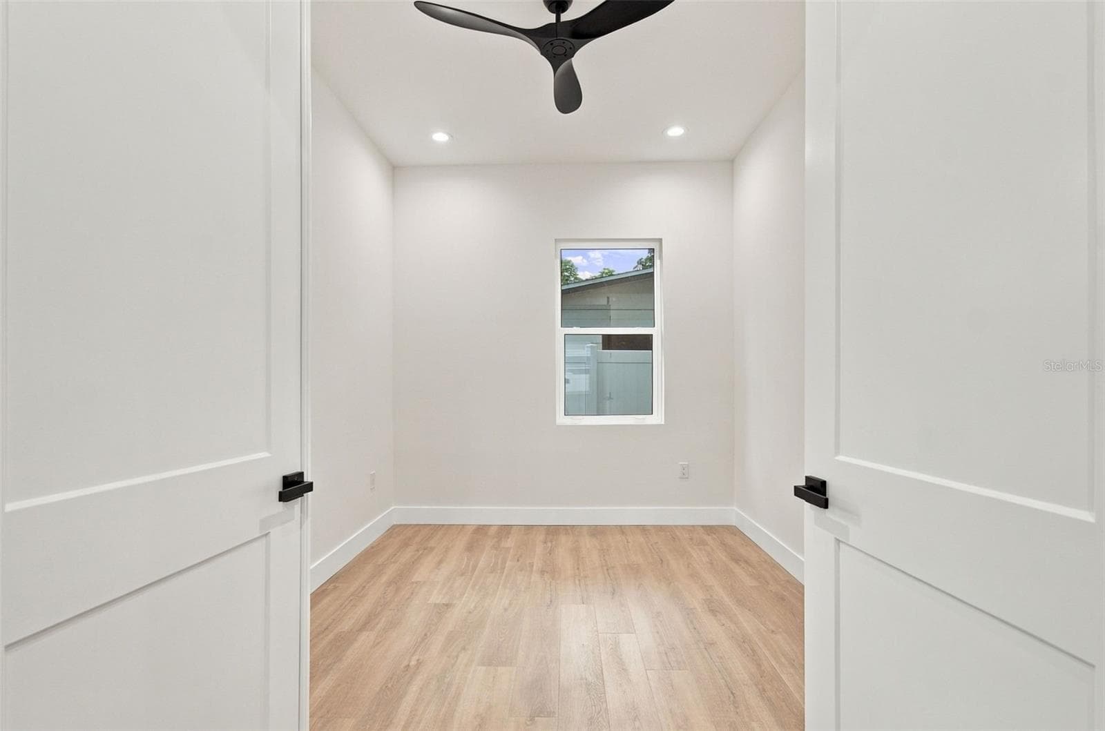 Single Family Residence at 5620 3RD AVE N, ST PETERSBURG, photo 24 of 97