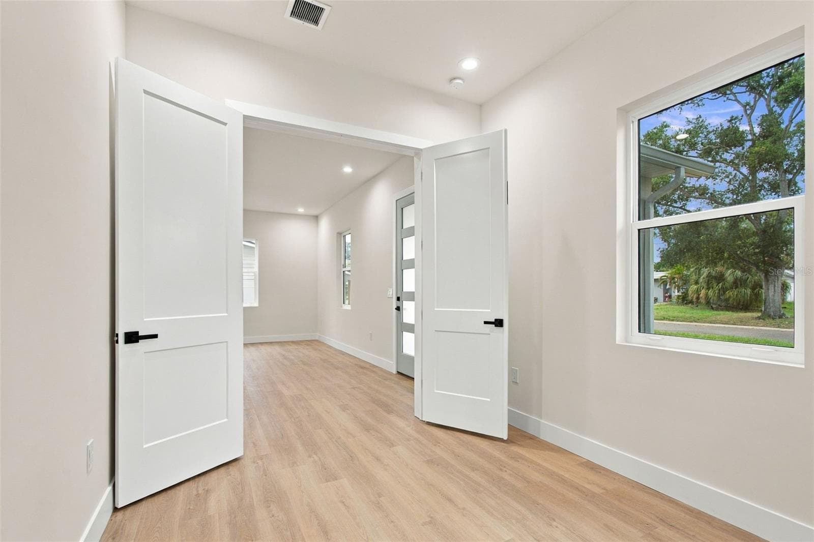 Single Family Residence at 5620 3RD AVE N, ST PETERSBURG, photo 28 of 97