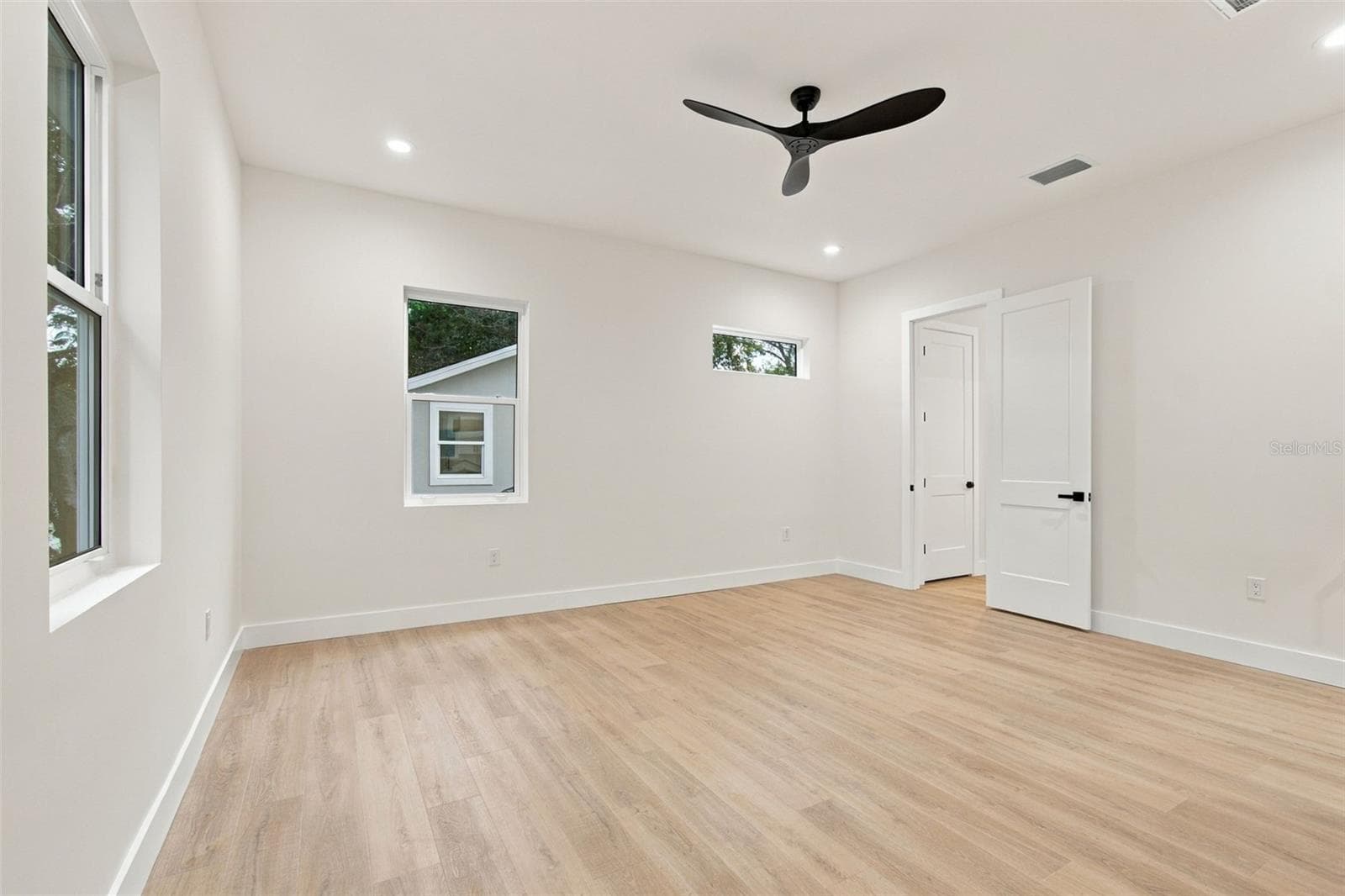 Single Family Residence at 5620 3RD AVE N, ST PETERSBURG, photo 38 of 97