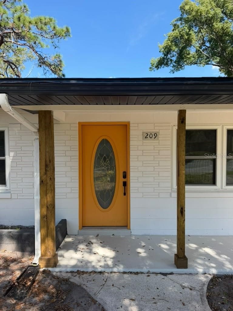 Single Family Residence at 209 PLAZA OVAL, CASSELBERRY, photo 2 of 21