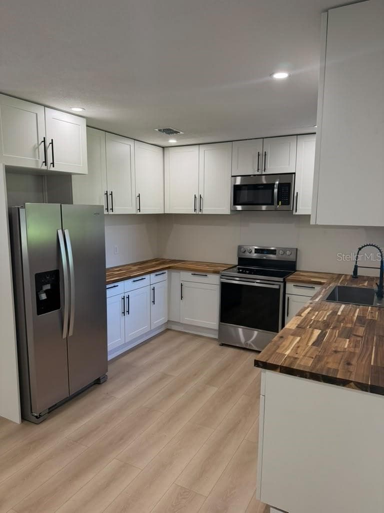 Single Family Residence at 209 PLAZA OVAL, CASSELBERRY, photo 9 of 21