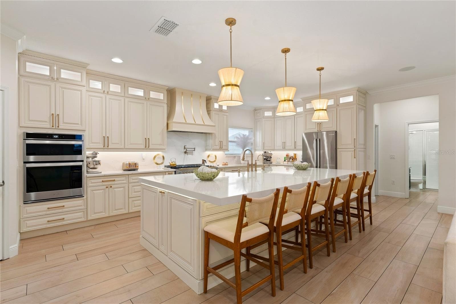 Gourmet Kitchen with Custom Cabinets - 489 AVILA PL, HOWEY IN THE HILLS