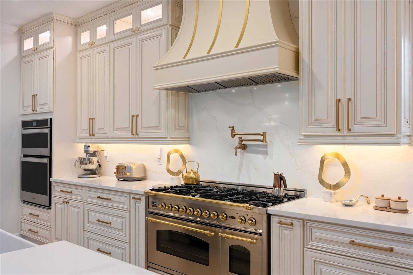 Custom Range Hood & Pot Filler - 489 AVILA PL, HOWEY IN THE HILLS