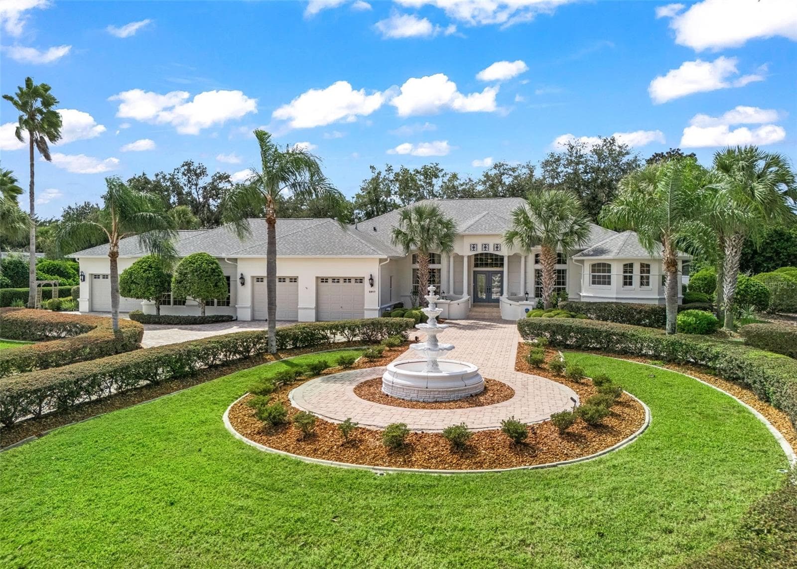 Raised Fountain - 2917 LARRANAGA DR, THE VILLAGES