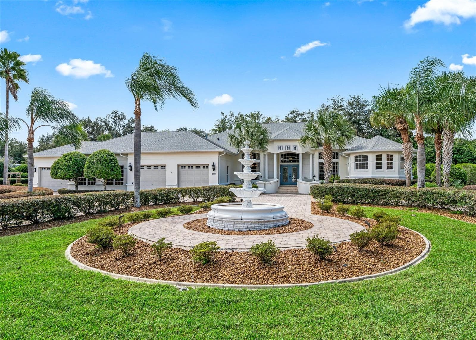 Sitting on Nearly an Acre - 2917 LARRANAGA DR, THE VILLAGES