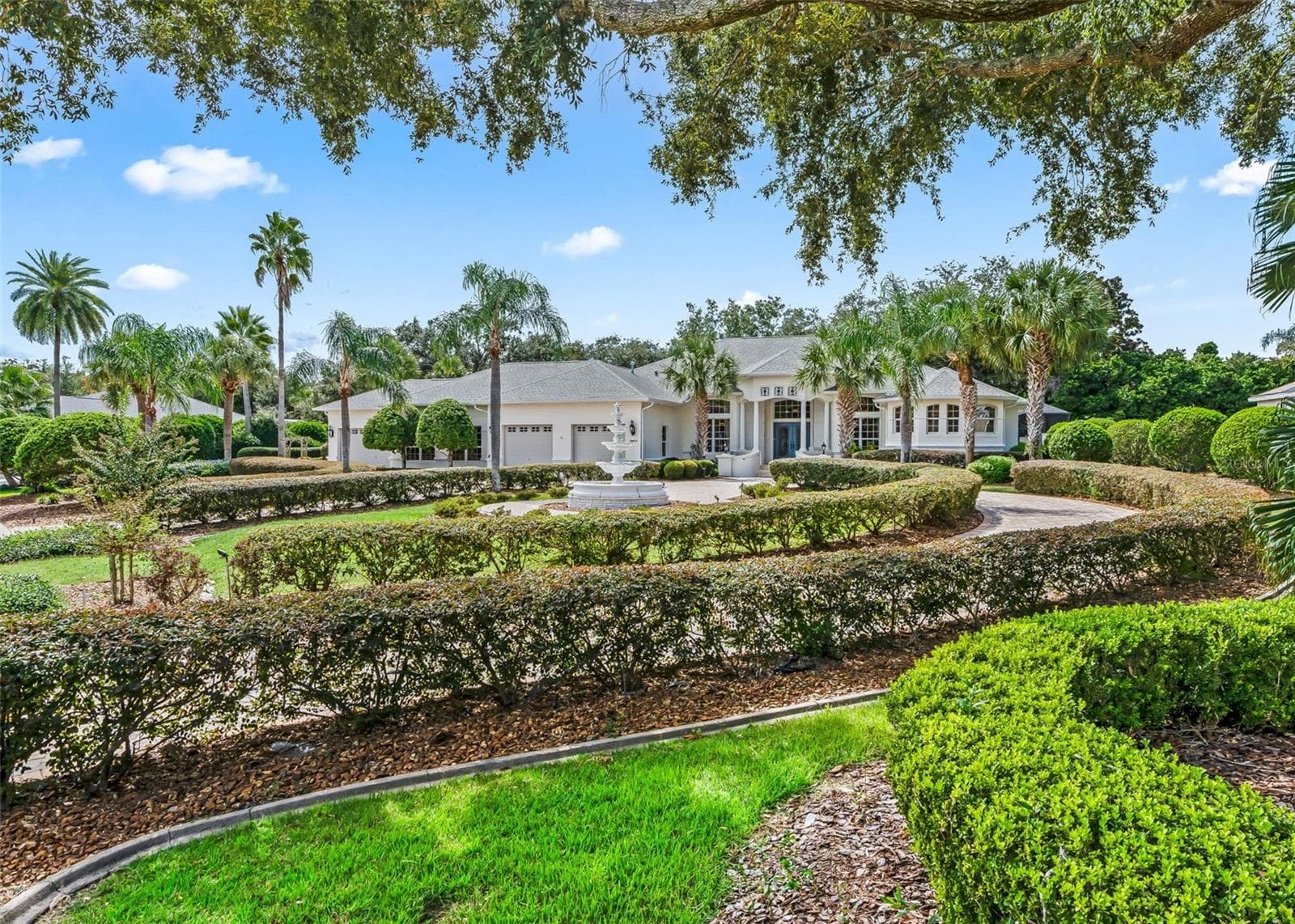 Immaculate Landscaping - 2917 LARRANAGA DR, THE VILLAGES