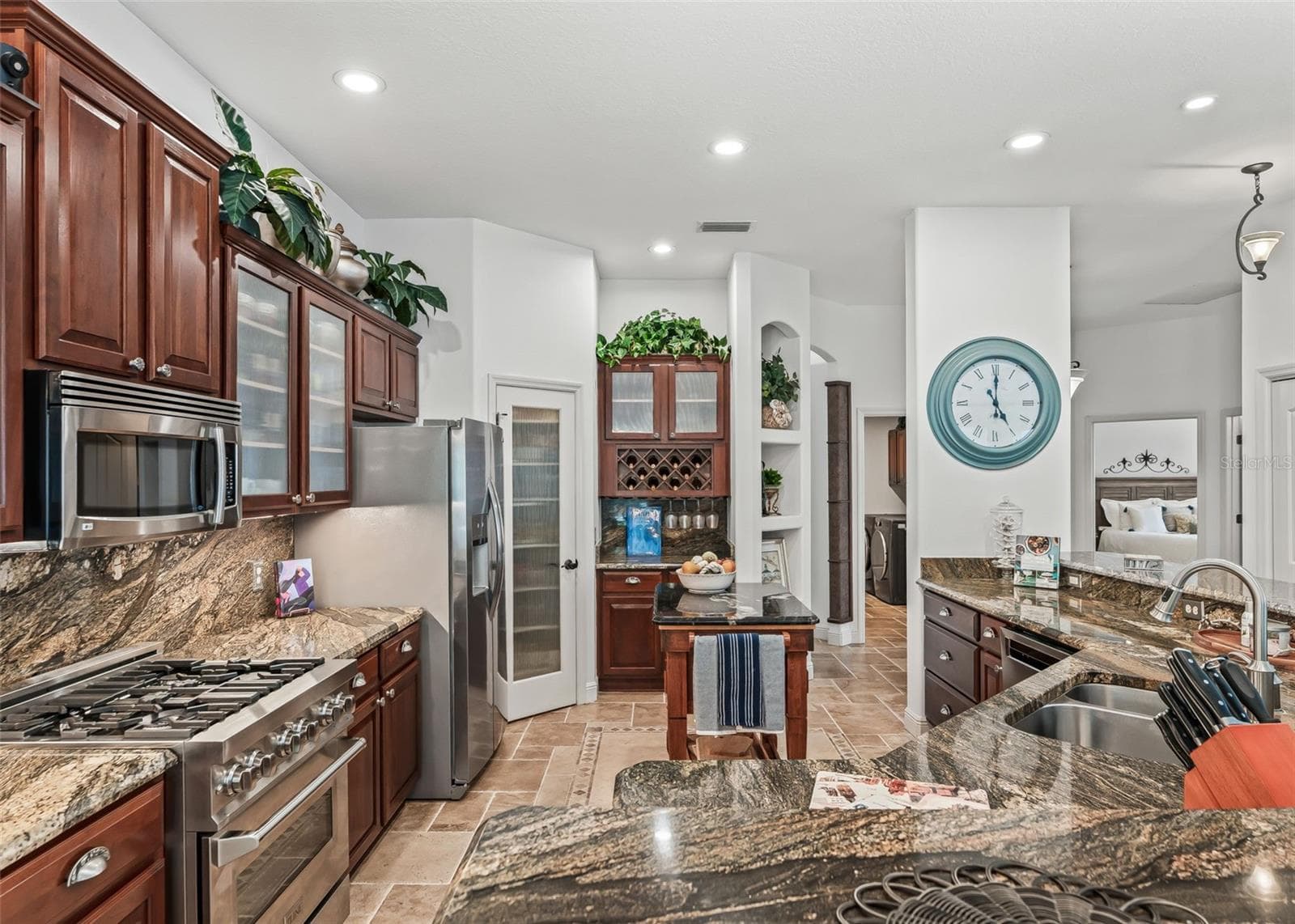 Wine Storage - 2917 LARRANAGA DR, THE VILLAGES