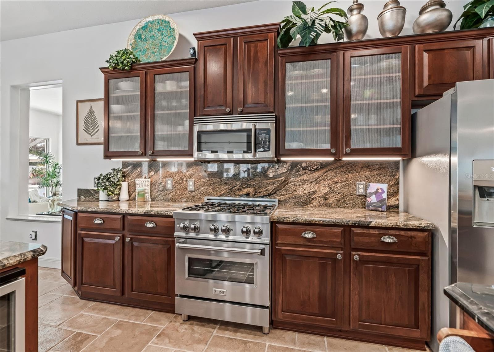 Glass Front Cherry Cabinetry, ZLine Range - 2917 LARRANAGA DR, THE VILLAGES