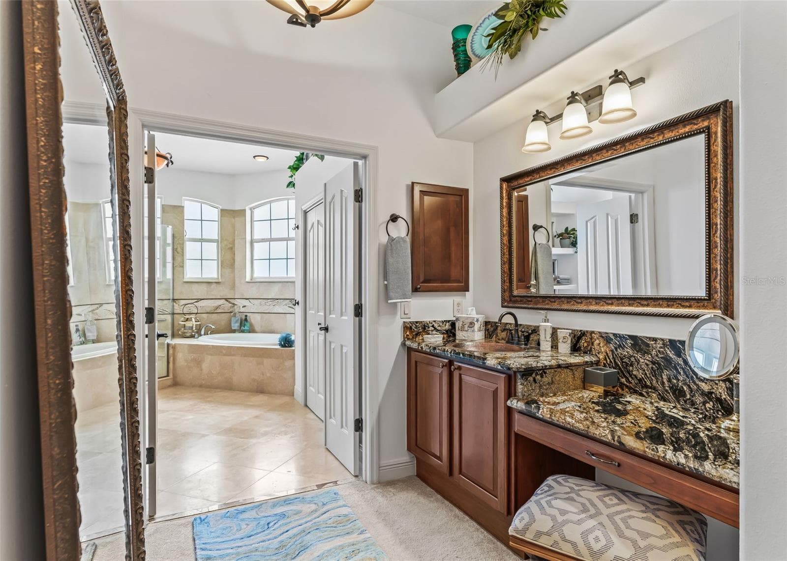 Full Vanity with Sit Down - 2917 LARRANAGA DR, THE VILLAGES
