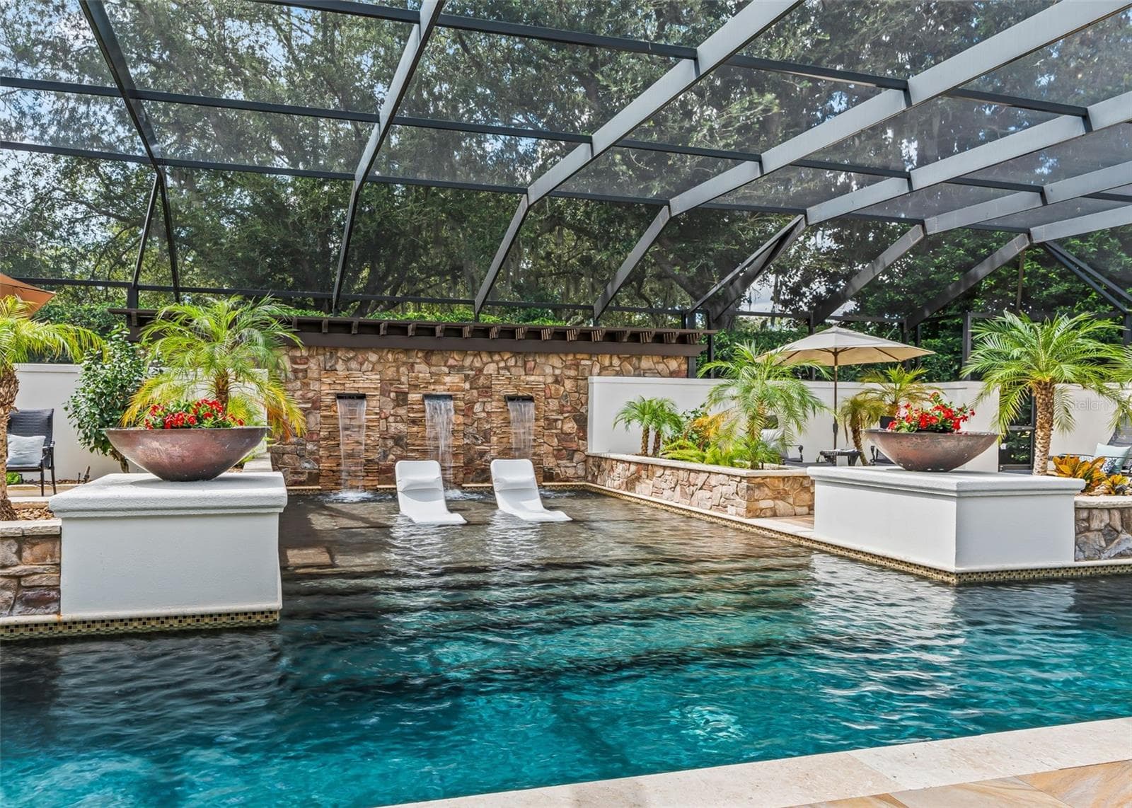 Baja Sun Ledge Surrounded by Raised Landscaping Beds - 2917 LARRANAGA DR, THE VILLAGES