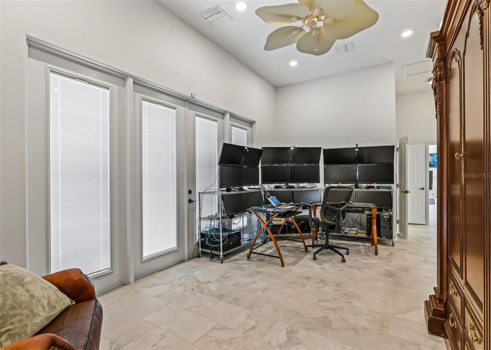 Large Bedroom in Guest House with Large Walk-In Closet - 2917 LARRANAGA DR, THE VILLAGES