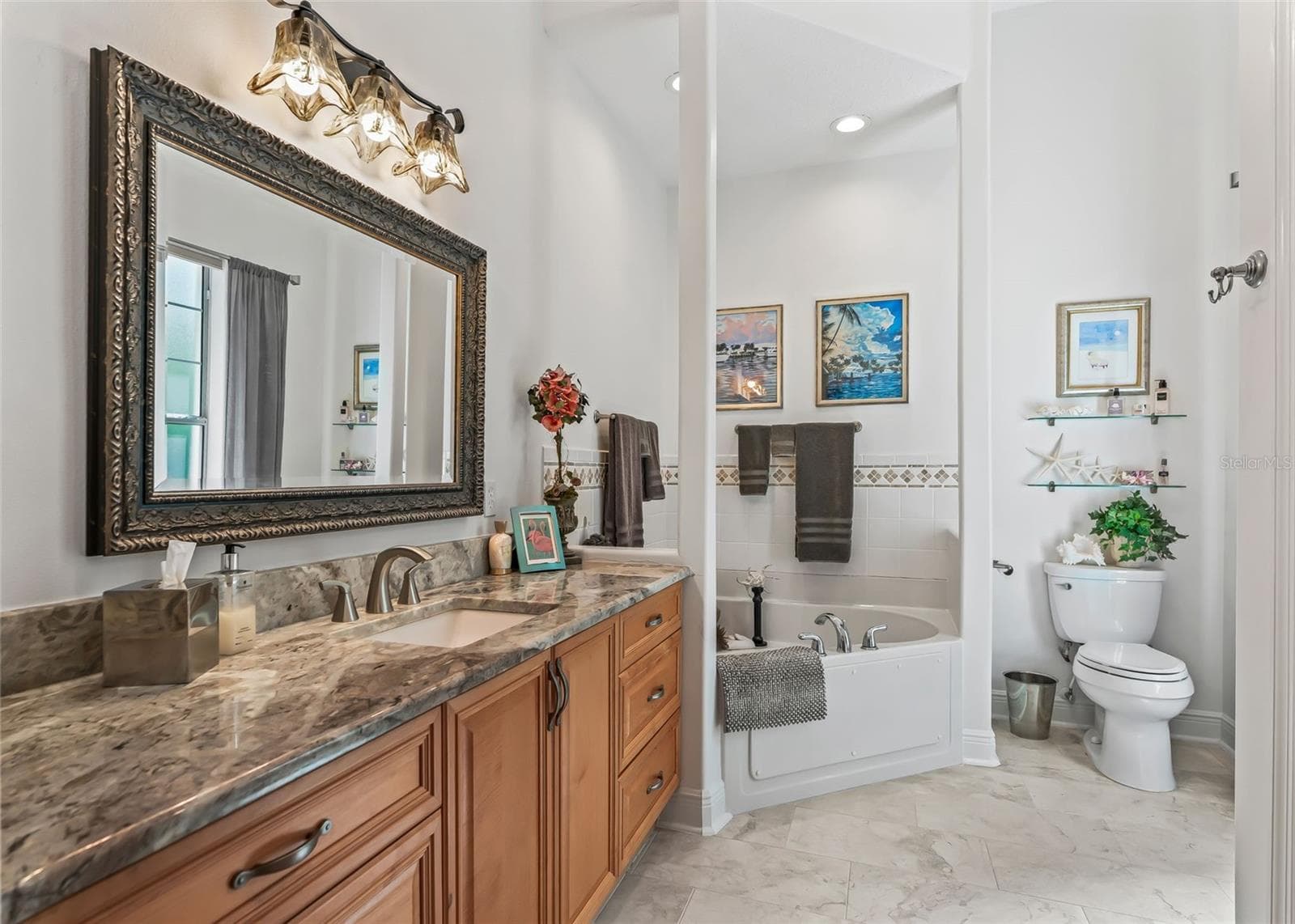 Full Bath w/Soaking Tub and Walk-In Shower - 2917 LARRANAGA DR, THE VILLAGES
